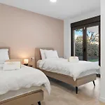 Luxury 3br Garden 公寓